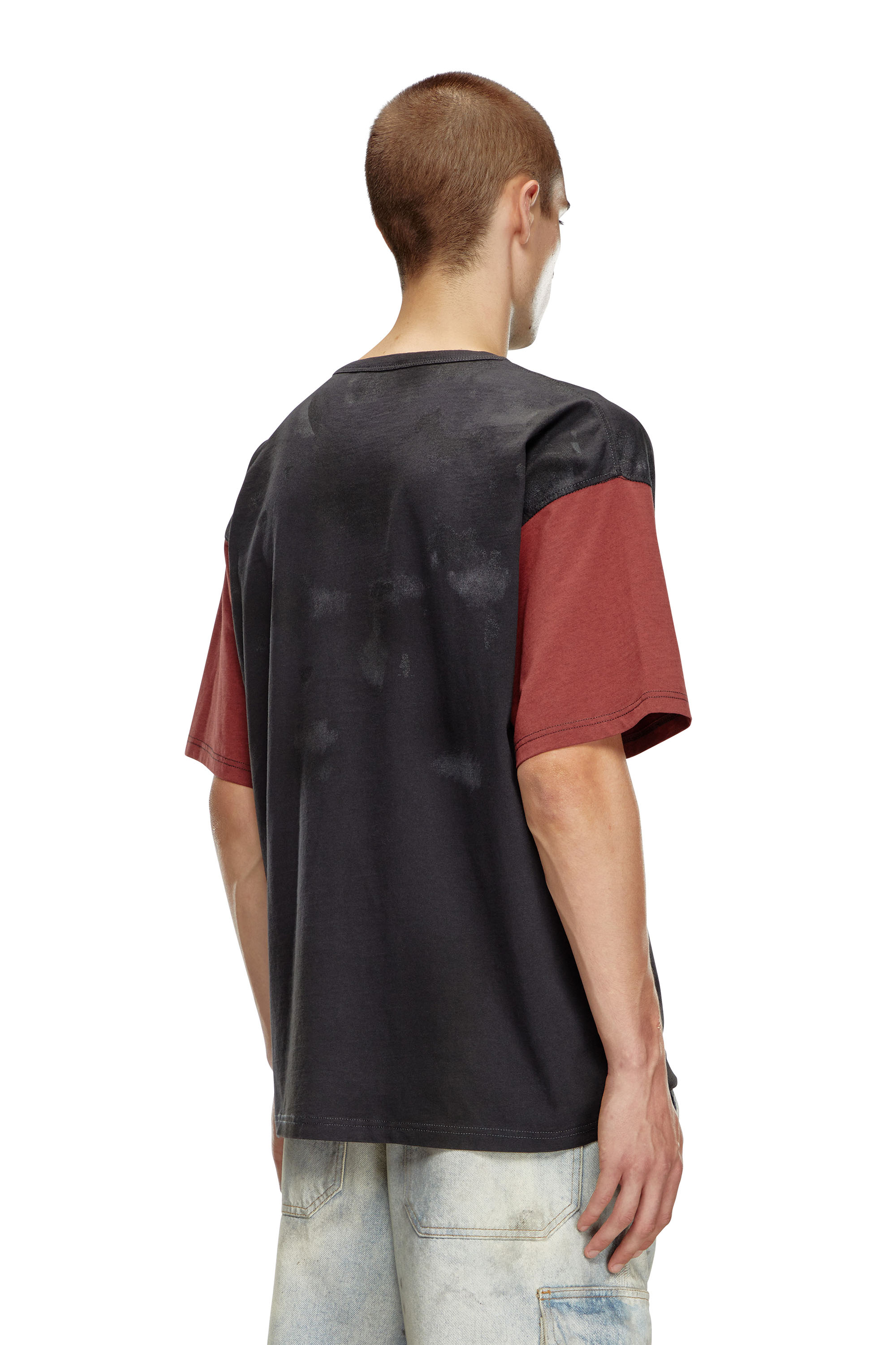 Diesel - T-BOXT-Q4, Male's Colour-block T-shirt with dirty effects in Black/Red - 2