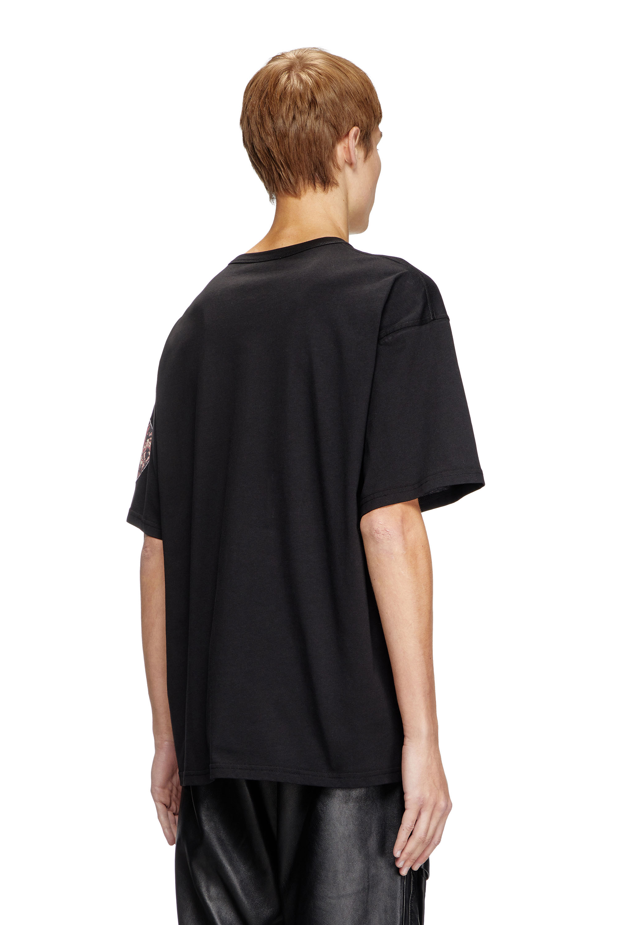 Diesel - T-BOXT-R22, T-shirt avec maxi empiècement en gabardine Homme in Noir - 3