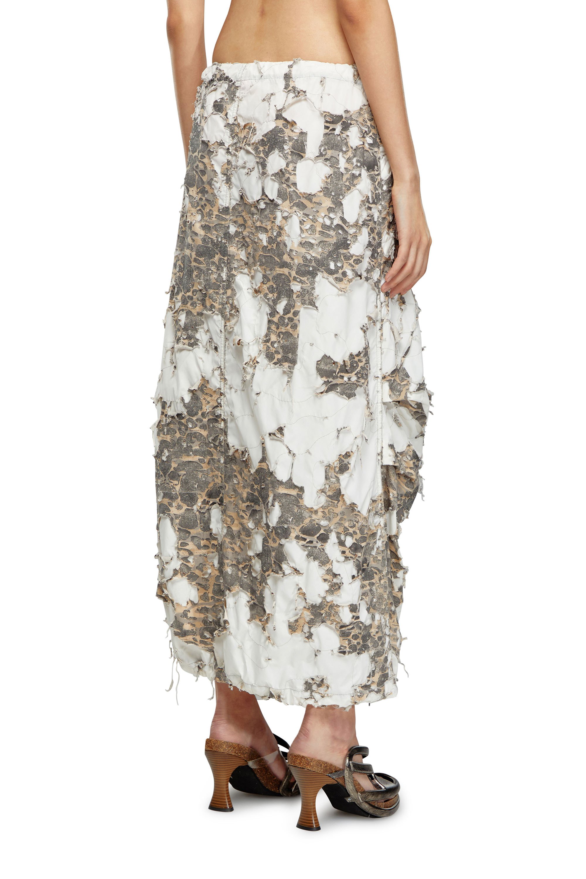 Diesel - O-HOCKYS, Femme Jupe longue avec couche camouflage destroy in Blanc - Image 4
