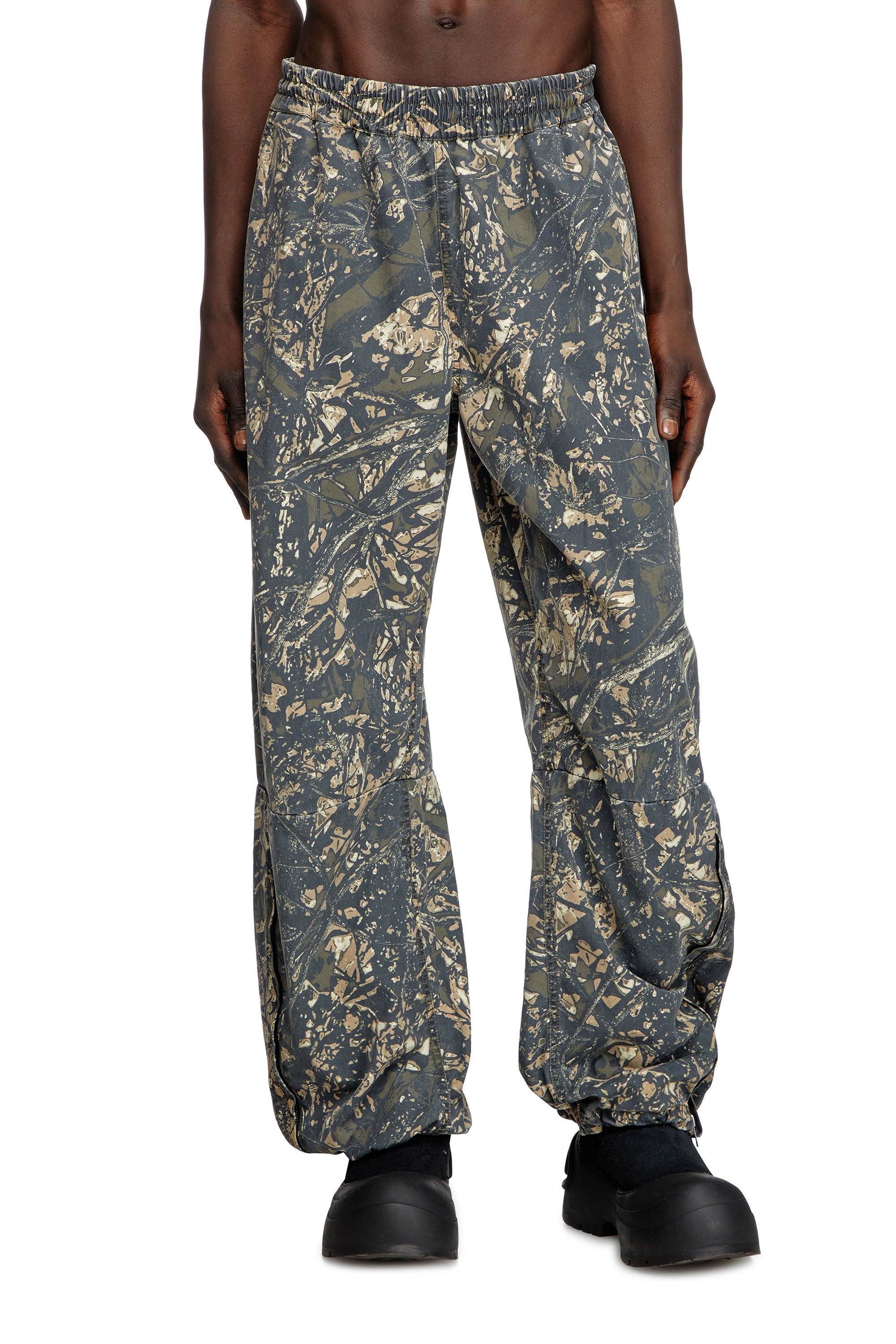 Diesel - P-LINT, Pantalon utility avec imprimé camouflage stylisé Homme in Polychrome - 1