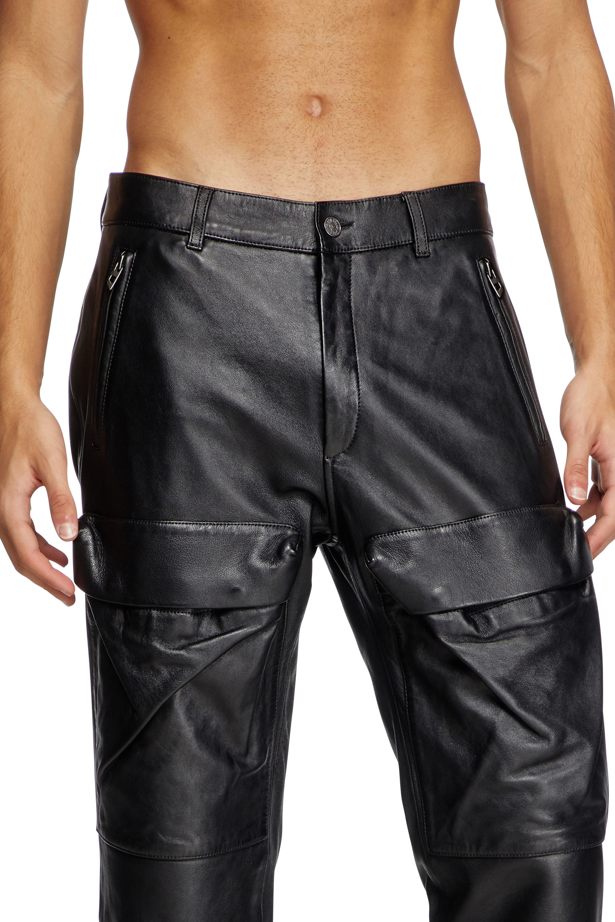 Diesel - P-GAST, Pantalon en cuir avec poches utility Homme in Noir - 4