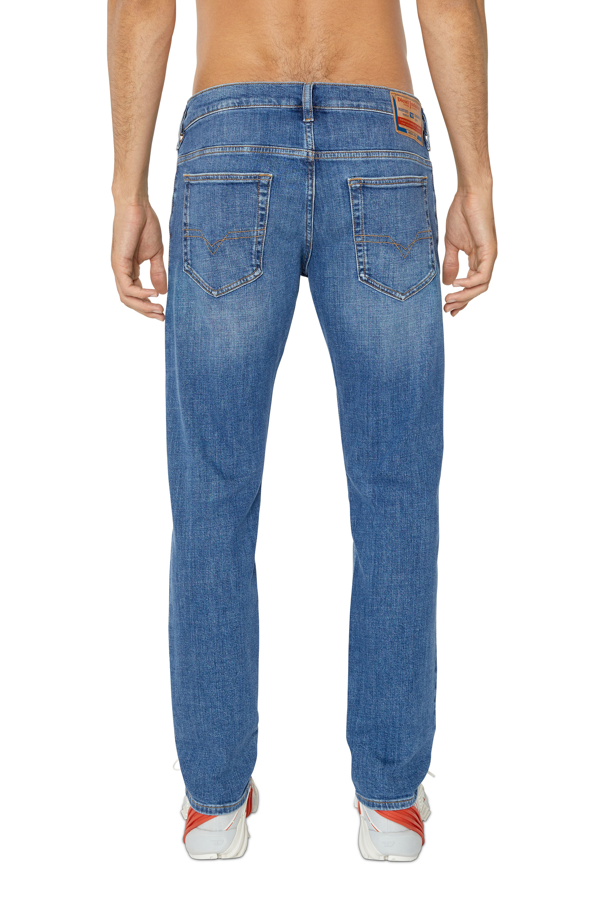 Diesel - D-Yennox 0IHAT Tapered Jeans, Bleu moyen - Image 2