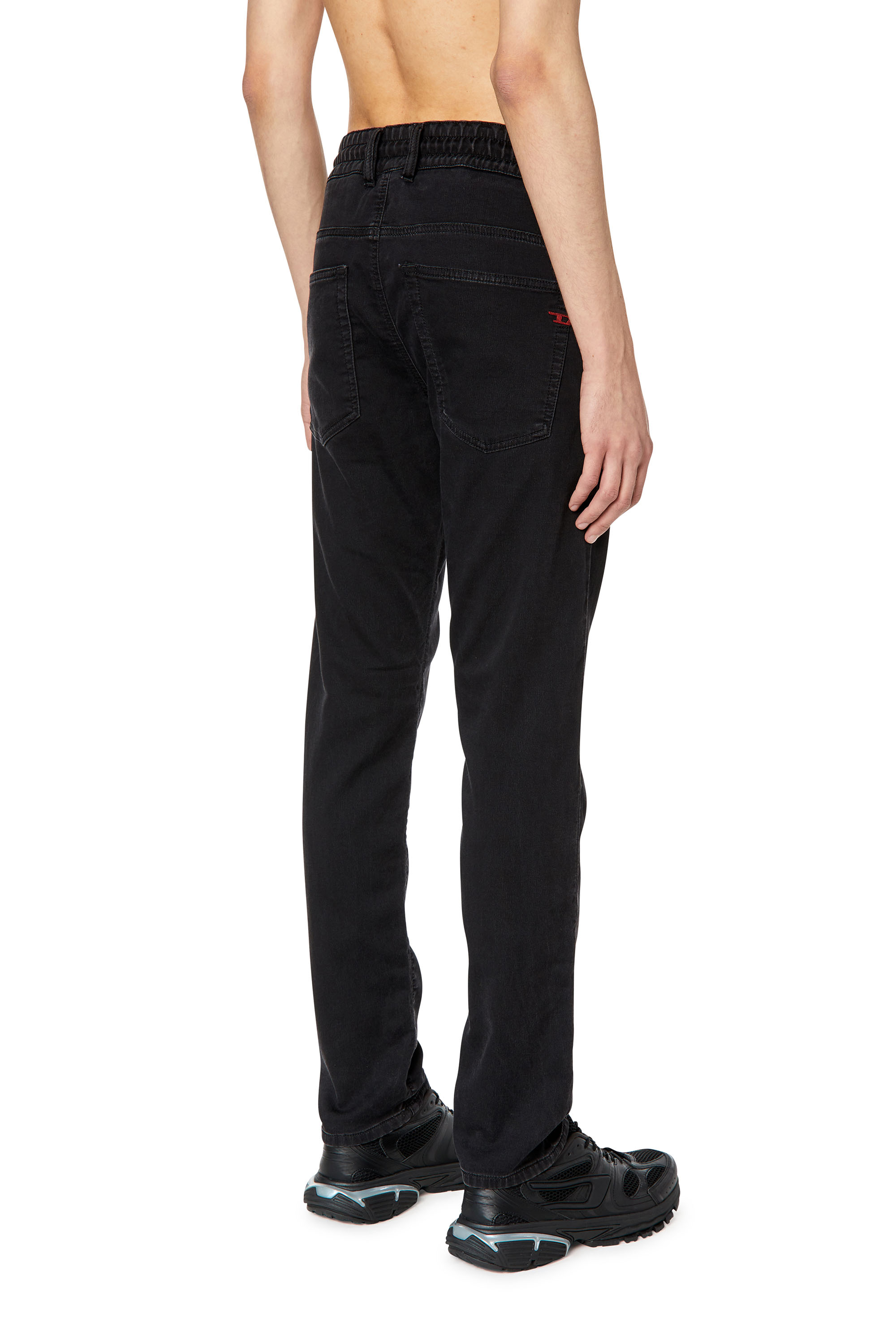 Diesel - Tapered 2030 D-Krooley Joggjeans® 068DX, Tapered 2030 D-Krooley Joggjeans® Homme in Noir - 2