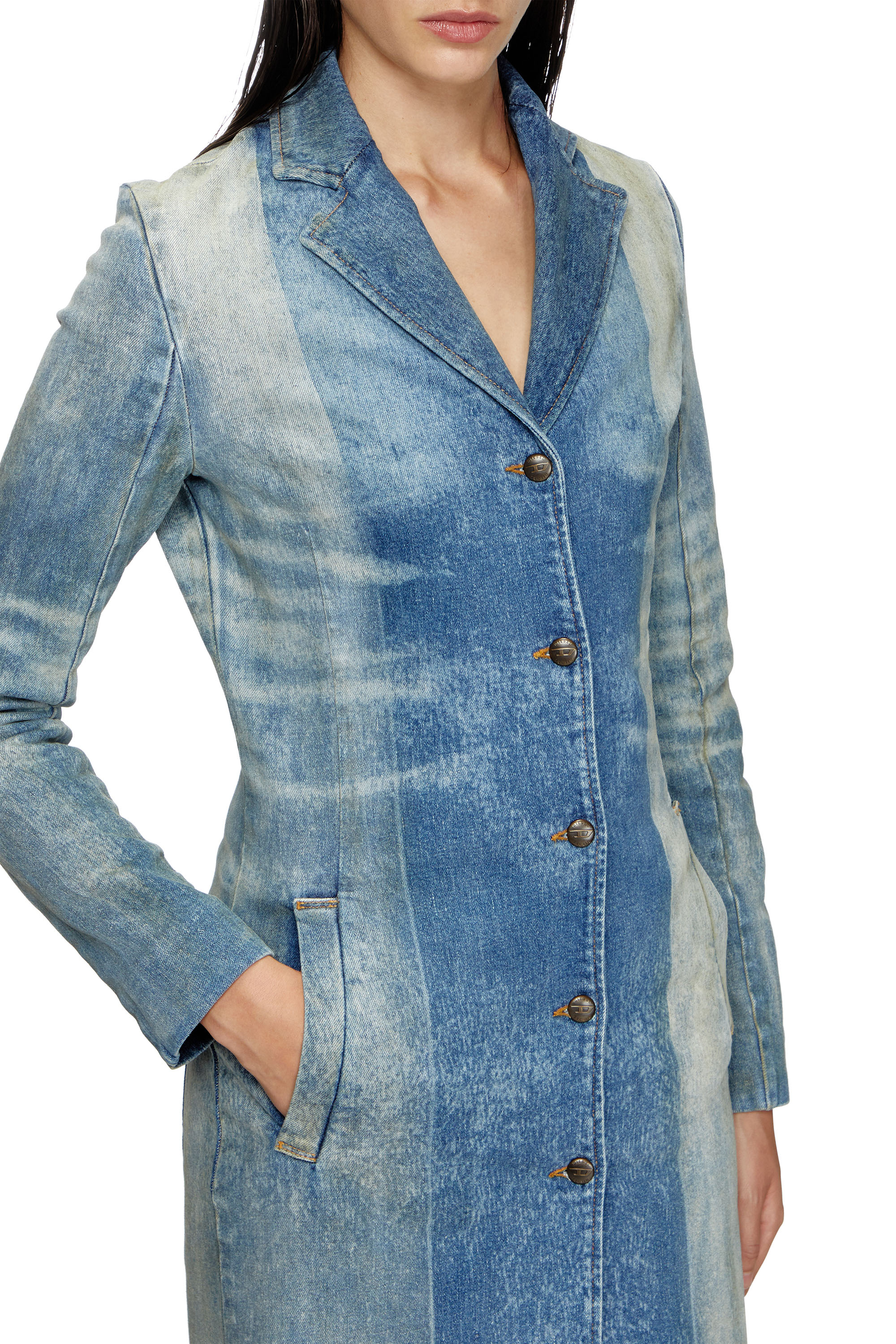 Diesel - DE-LAMOUR-FSF, Manteau en denim avec plis solarisés Femme in Bleu - 4