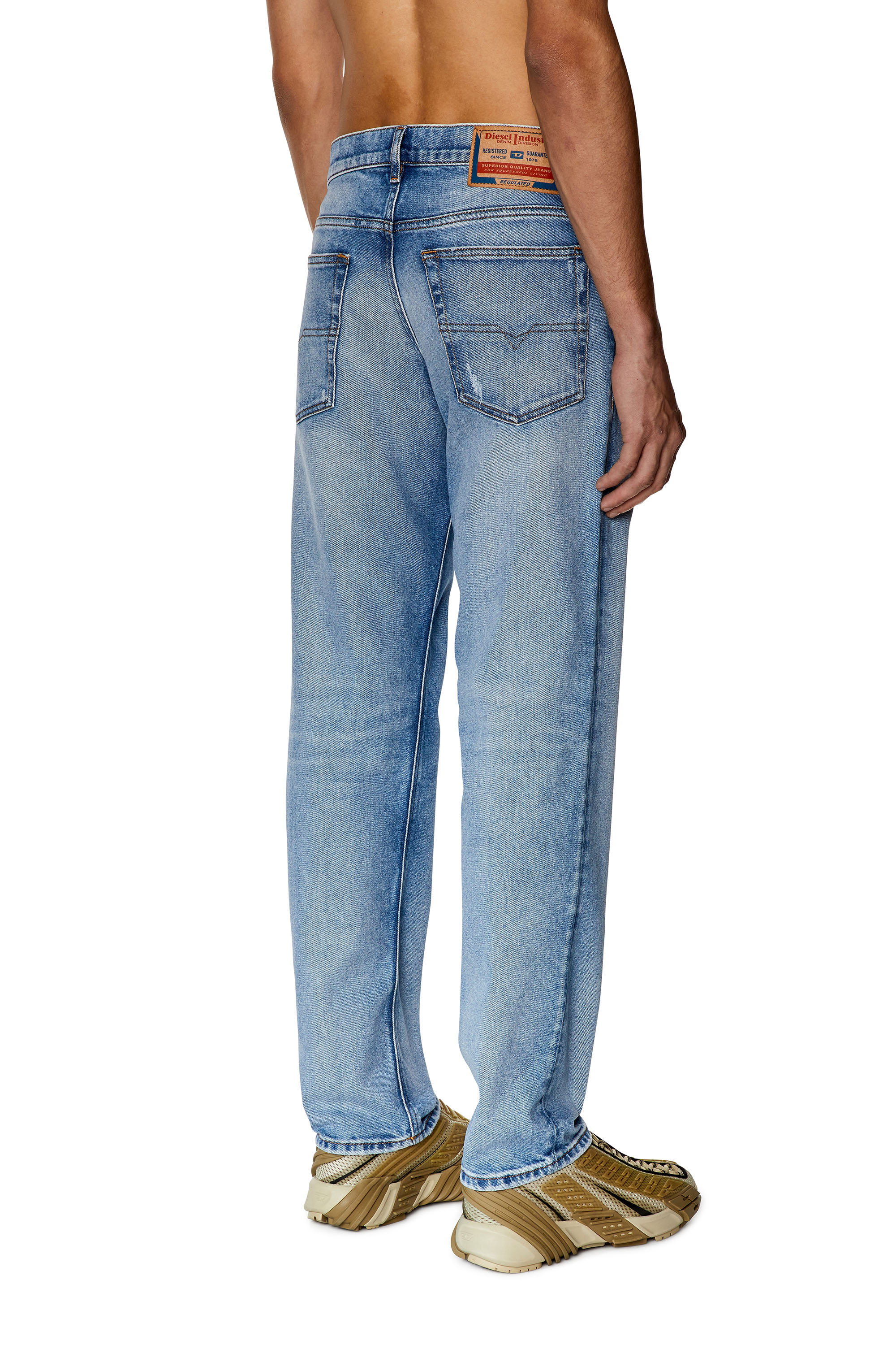 Diesel - 2023 D-Finitive 09G24 Tapered Jeans, Bleu Clair - Image 2