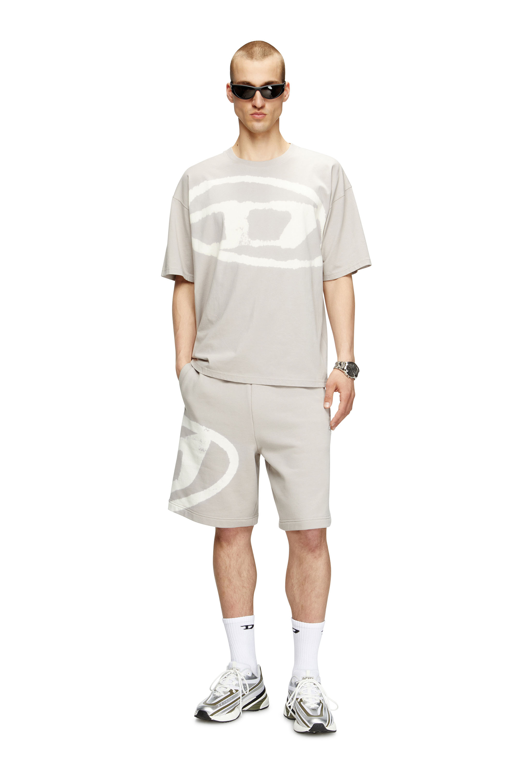 Diesel - T-BOXT-BLEACH, T-shirt avec logo Oval D effet blanchi Homme in Gris - 2