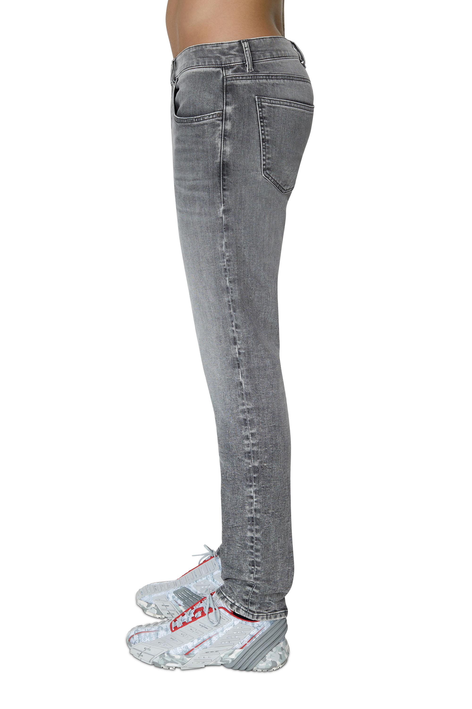 Diesel - D-Strukt JoggJeans® 09D53 Slim, Gris Clair - Image 4