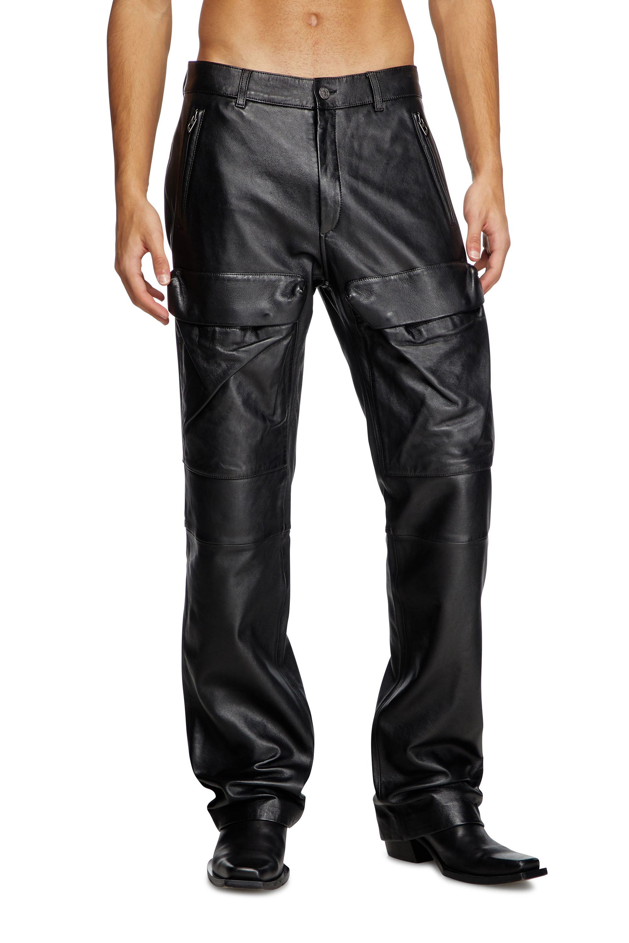 Diesel - P-GAST, Pantalon en cuir avec poches utility Homme in Noir - 1