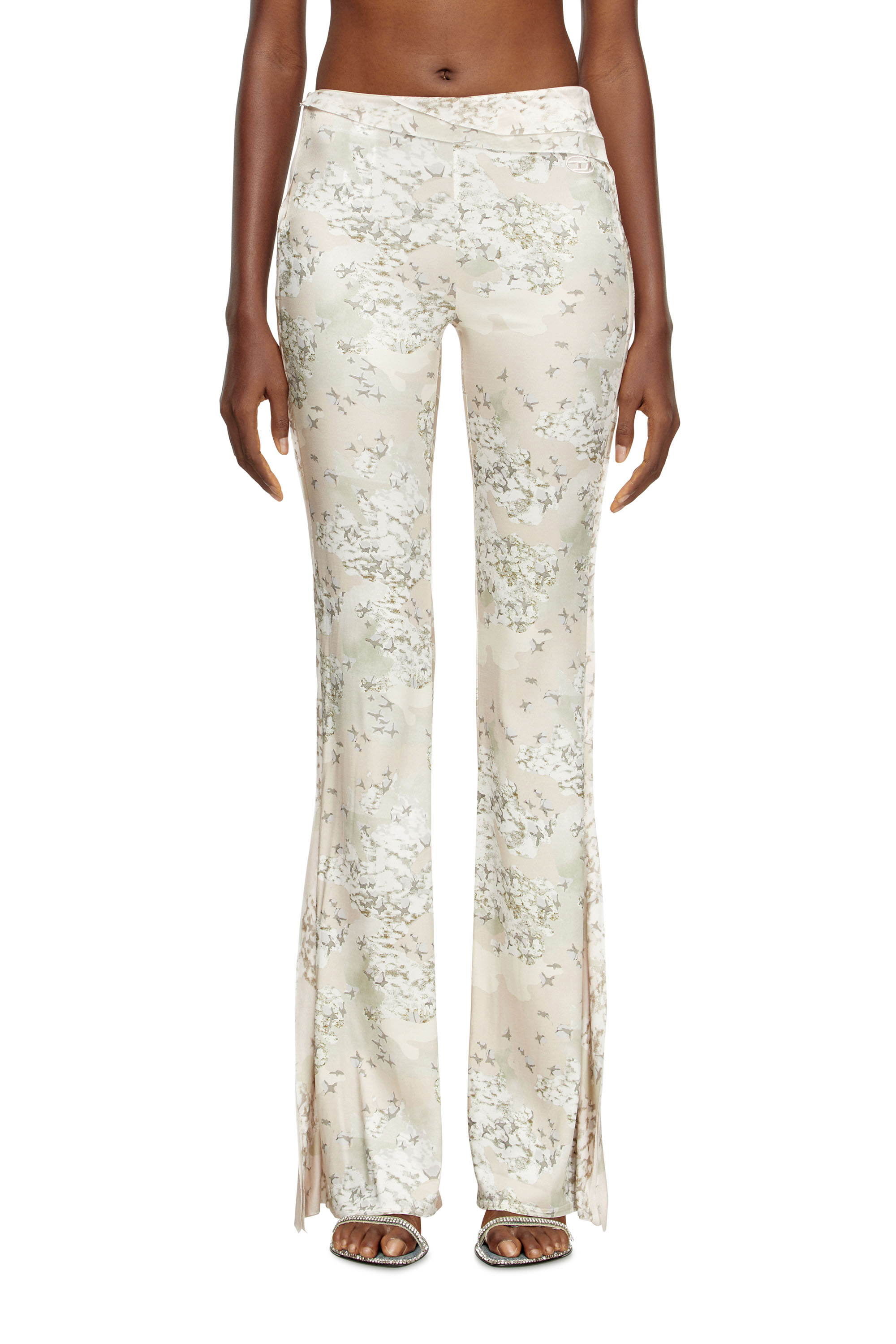 Diesel - P-AFFAL, Pantalon de jazz avec imprimés camouflage mélangés Femme in Beige - 1