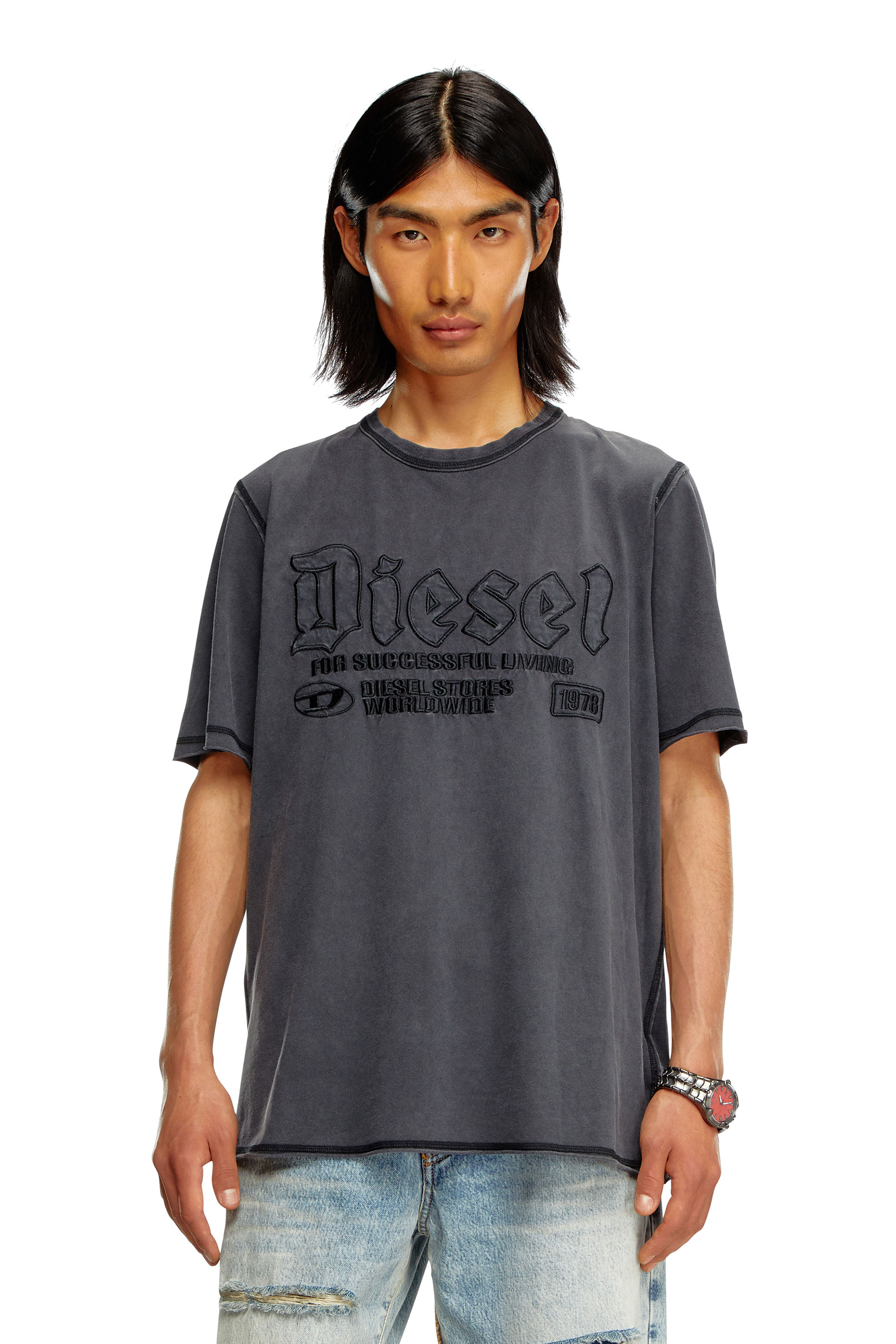 Diesel - T-RAWJUST, T-shirt délavé avec broderie ton sur ton Homme in Noir - 1