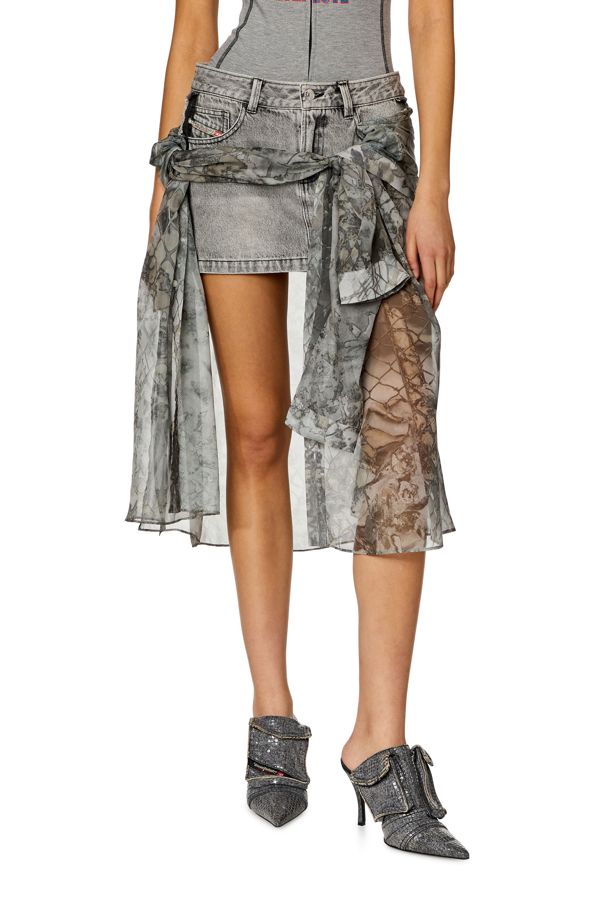 Diesel - O-JEANY, Femme Mini-jupe en denim avec superposition en mousseline in Gris - Image 1
