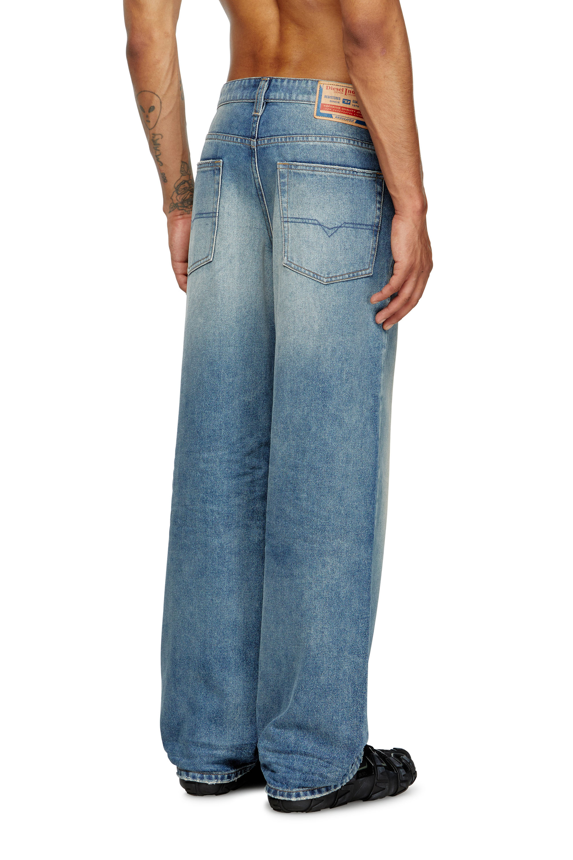 Diesel - Male's Relaxed Jeans 2001 D-Macro 0DBEB, Medium Blue - 4