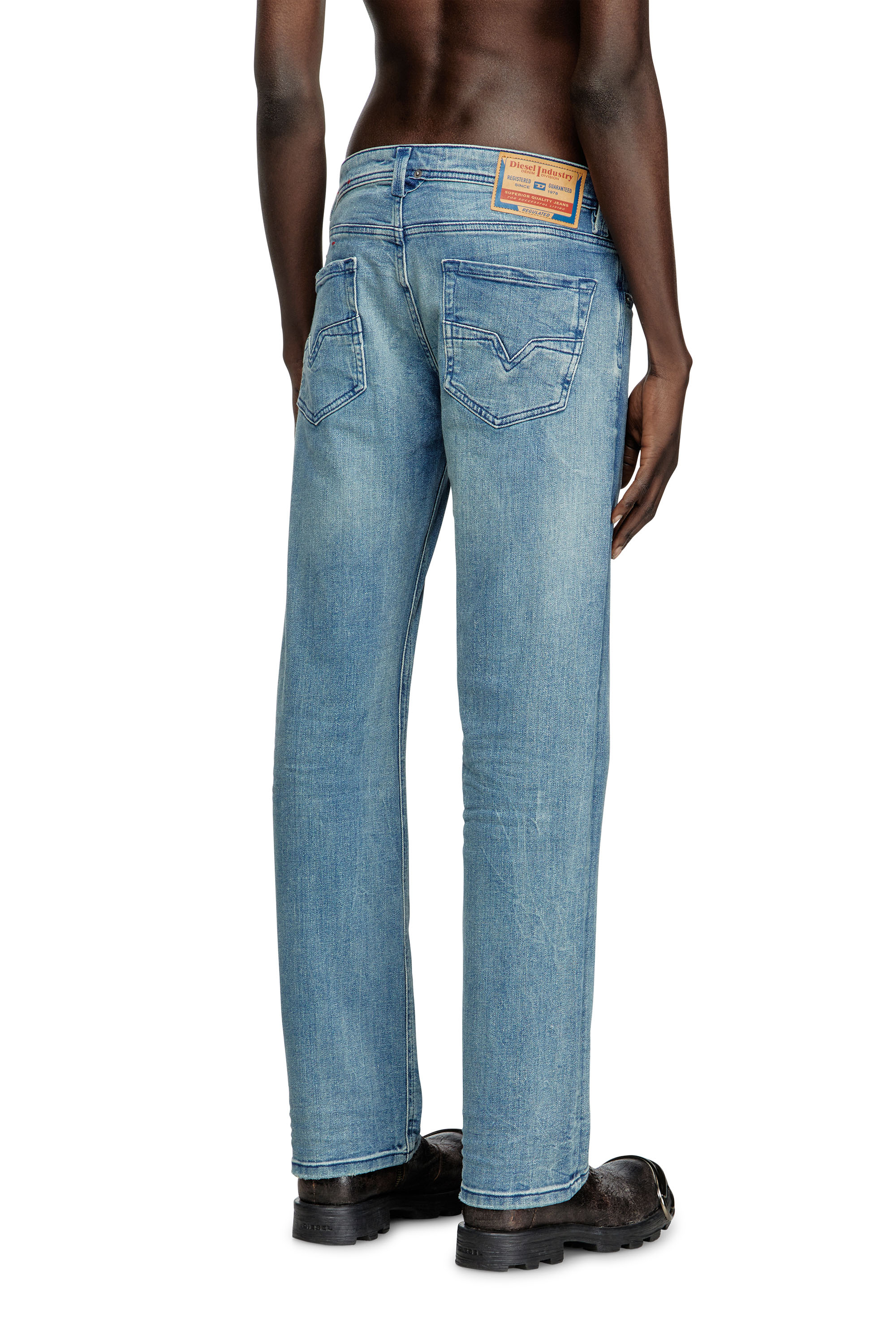 Diesel - Regular Jeans 1985 Larkee 0BMBW Homme, Bleu moyen - Image 4